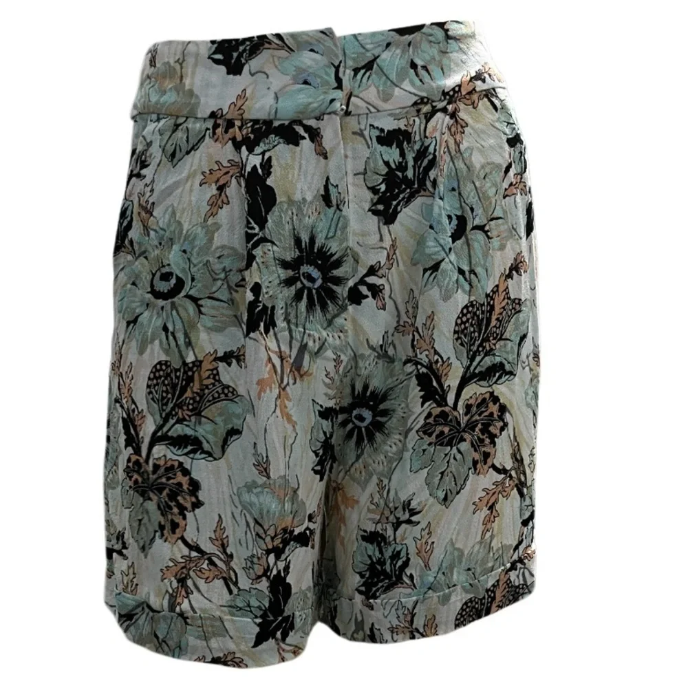 Diane Von Furstenberg Nathalie Astrantia Tulip Shell Crepe Shorts - Picture 4 of 9